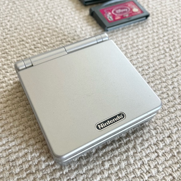 Nintendo GameBoy Advance SP Platinum Silver - Picture 7 of 16